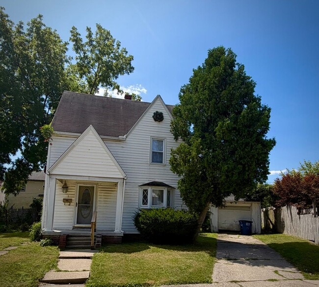 Building Photo - 2 bed Home for Rent .....Drive by and take a look!!!