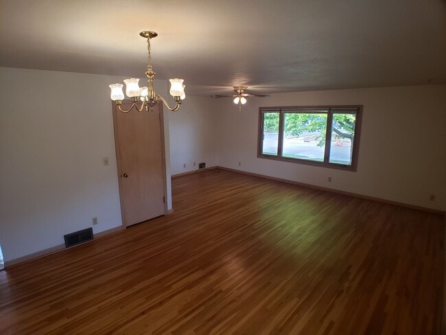 Photo - 3+ Bedroom 2 Bath Single Family House in Owatonna