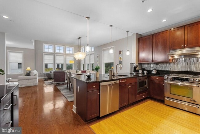 Photo - 1418 N Rhodes St Unit B423