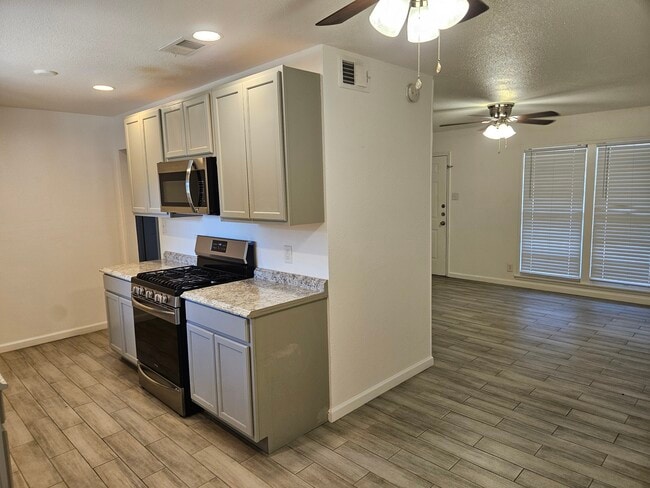 Building Photo - 1007 Utopia Ln Rental