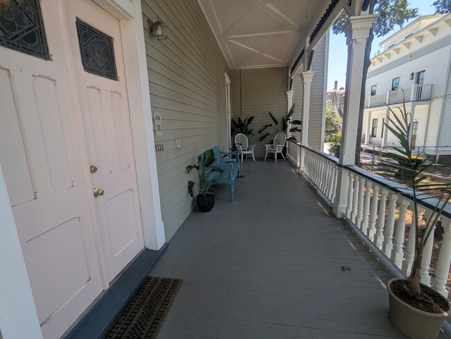 Photo - 215 W Gwinnett St