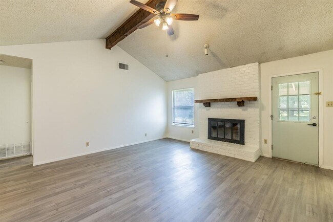 Photo - 800 Central Dr