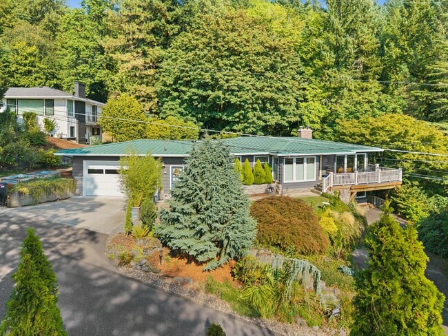 Building Photo - 2425 SW Hamilton St Rental