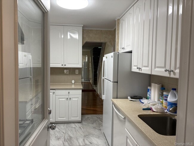 Photo - 81-11 261st St