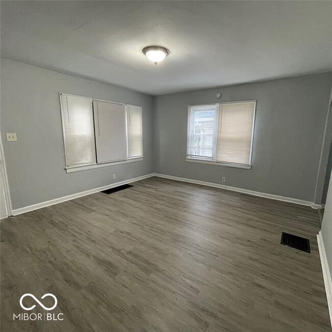 Photo - 216 N 6th Ave