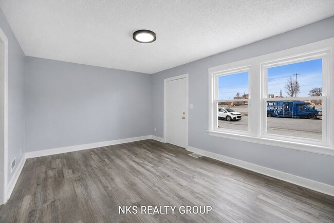 2718 E Grand River Ave Unit 2BD/1BA