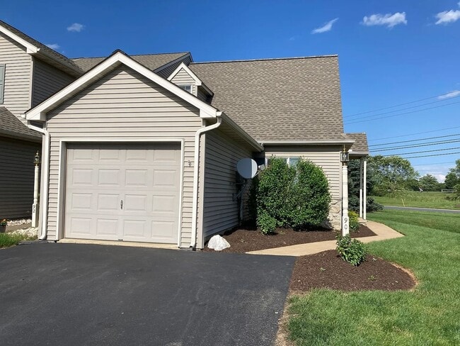 Photo - Spacious 3 Bed 2 Bath Townhouse In Lititz