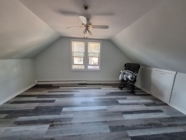 Photo - 125 Hemlock St Unidad 2nd flr