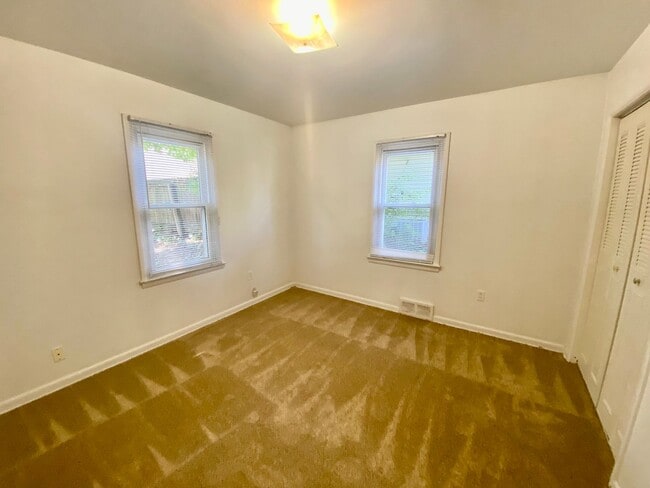 Photo - 4 bedroom house Close to EMU in Ypsilanti- Available Fall 2026