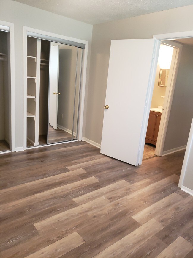 Brookside Apartments For Rent in Independence, MO