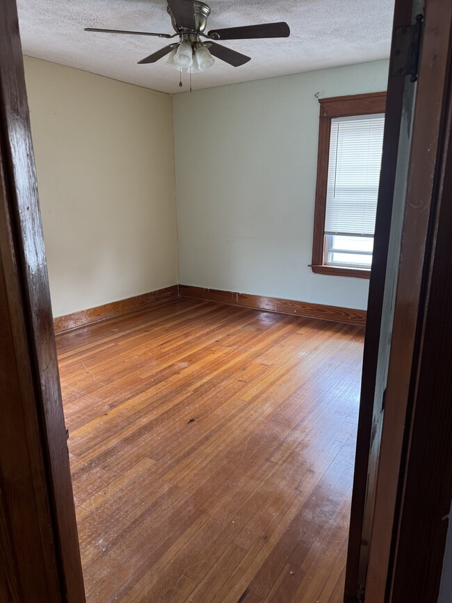 Building Photo - 1041 Park Ave Unit 1 Rental