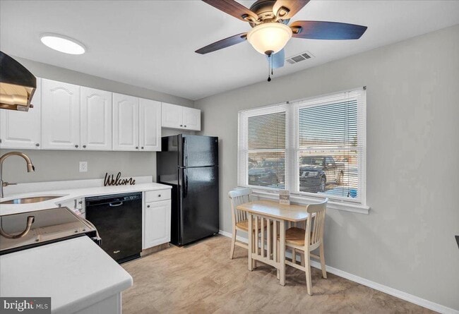 Photo - 915 Silver Ct