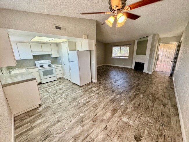 Building Photo - Spacious 2BD/2BTH with Private 2 Car Garag... Unit 205 (Austin) Rental