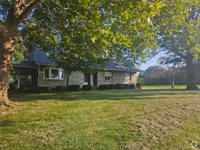 Building Photo - 1931 Schubert Rd Rental