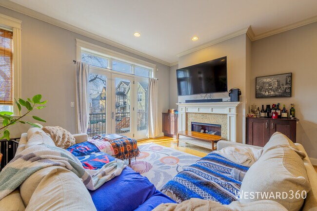 Photo - 2066 N Stave-5