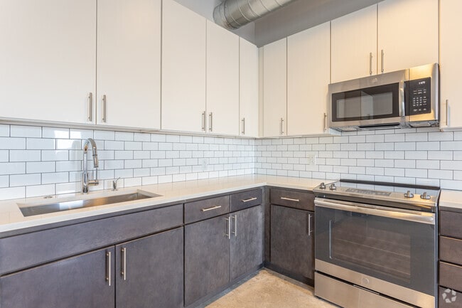 1BR, 1BA - 676SF