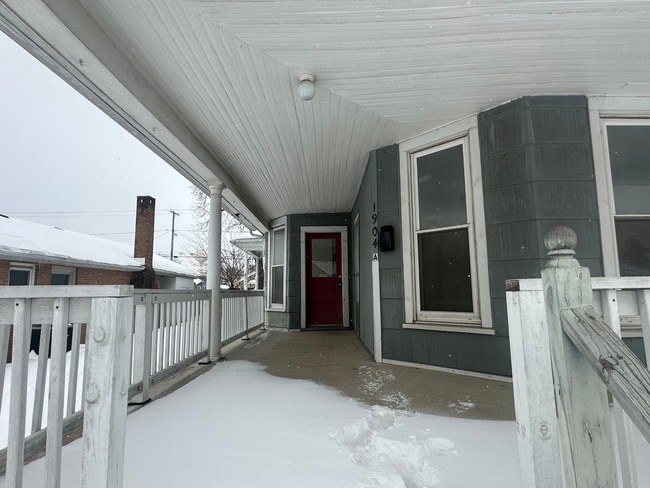 Building Photo - 1904