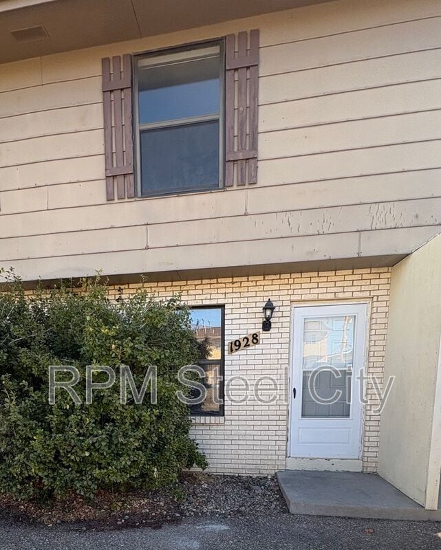 Building Photo - 1928 N Salem Ave