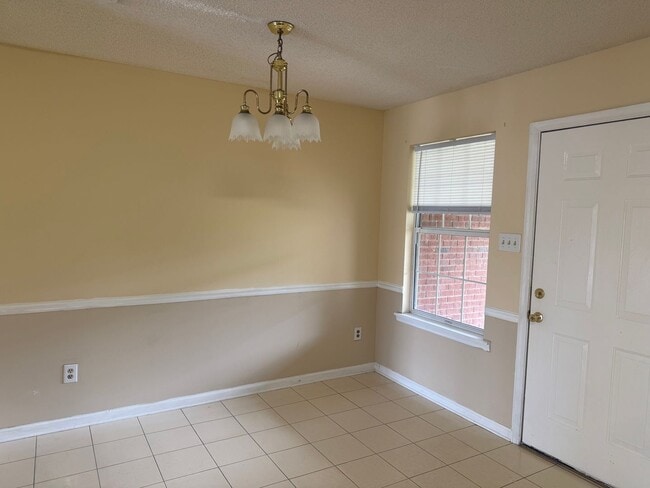 Photo - 2540 Barnesdale Wy Unidad #2