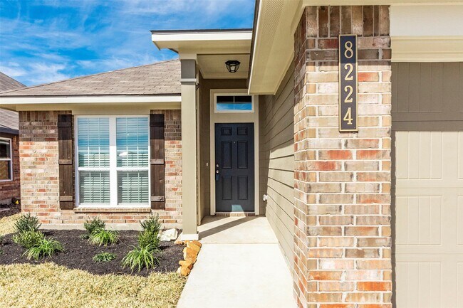 Photo - 8220 Tourmaline Wy