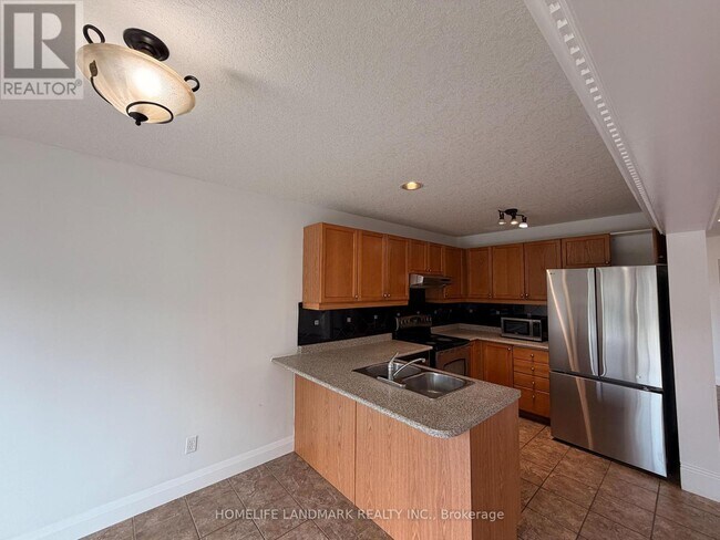 Photo - 921 Windflower Pl