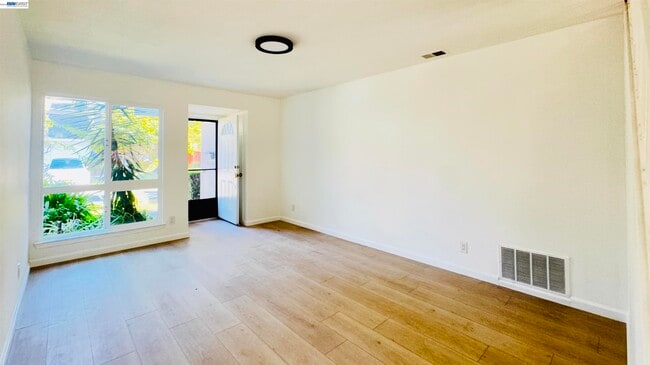 Photo - 157 El Dorado Common