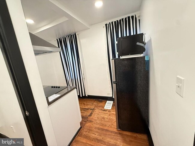 Photo - 412 Center Ave