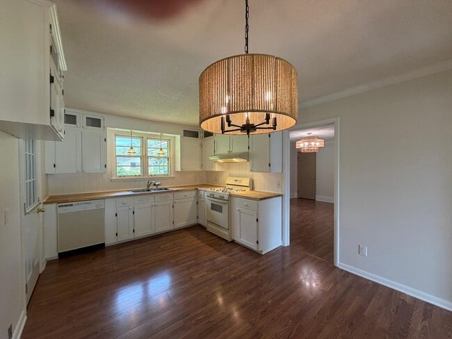 Photo - 524 Graycroft Dr SW