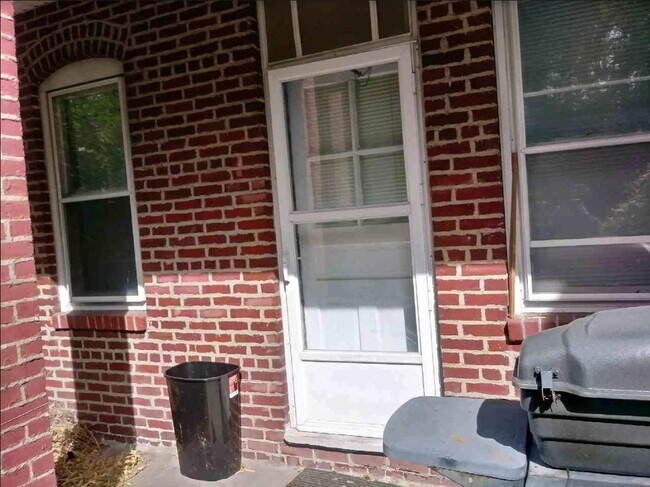 Photo - 521 W Race St