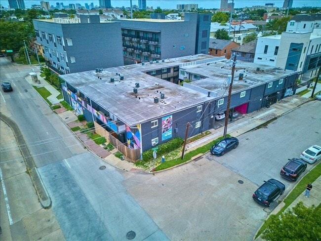 Building Photo - 1840 Richmond Ave Unit 14