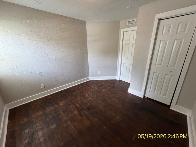 Photo - 1423 Halford St