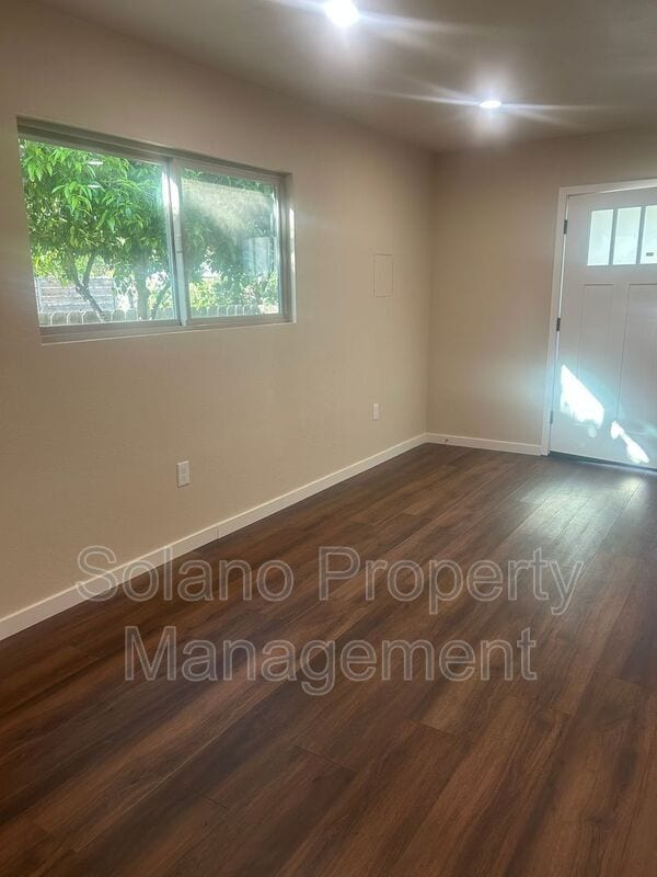Photo - 415 4th St Unit B