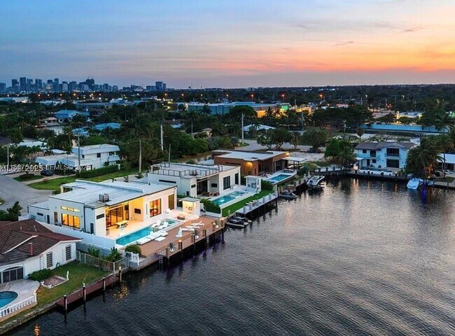 Photo - 2225 NE 19th St