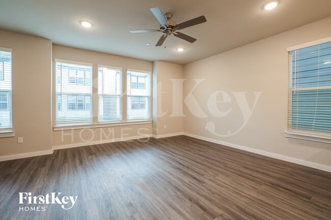 Photo - 18519 Centro Row