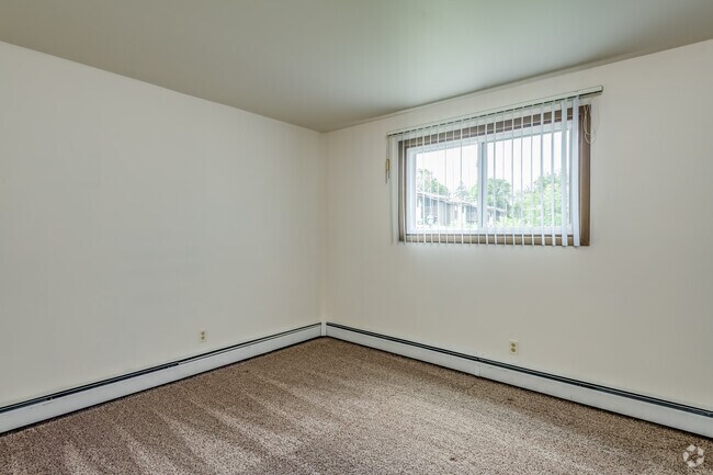 1 BR, 1 BA - 582SF