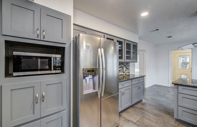 Photo - 674 Ravensworth Dr