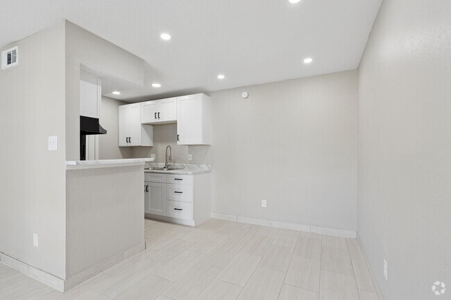 1BR, 1BA - 520SF - Dining Room