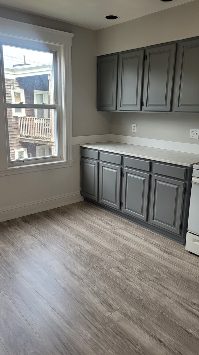 Building Photo - 258 Vine St Unit 2R