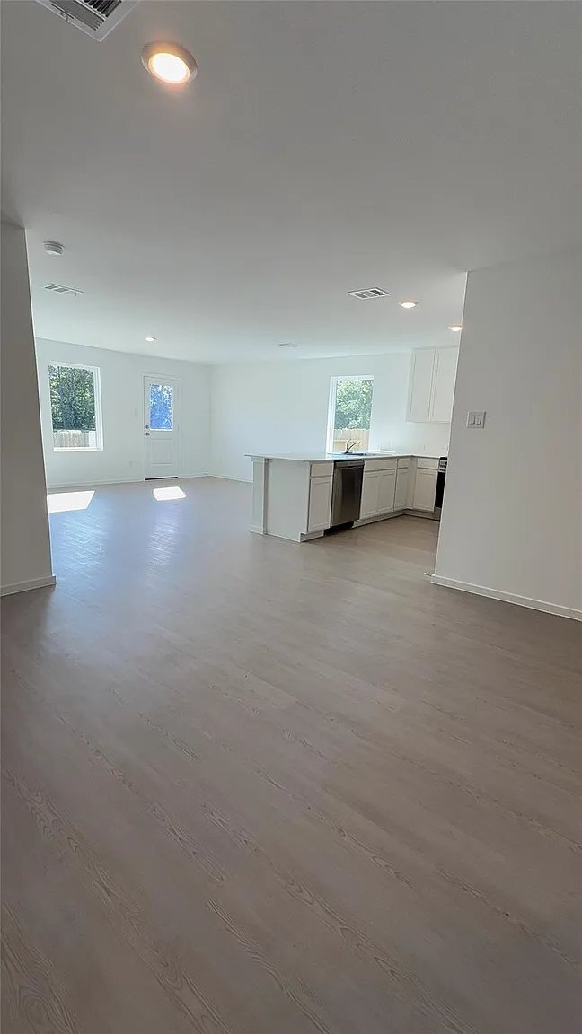 Photo - 327 Parkin Ct