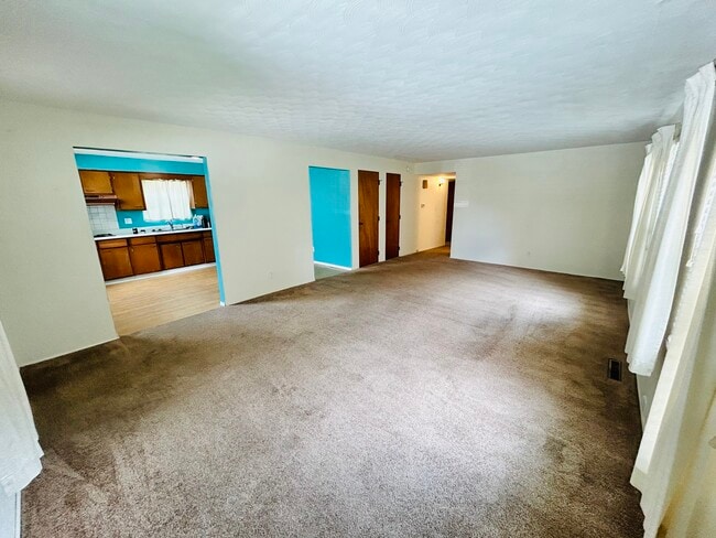 Large living room - 3131 Hassler St