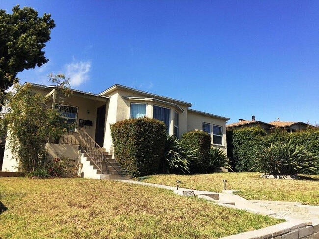 Photo - 5728-5730 Adelaide Ave