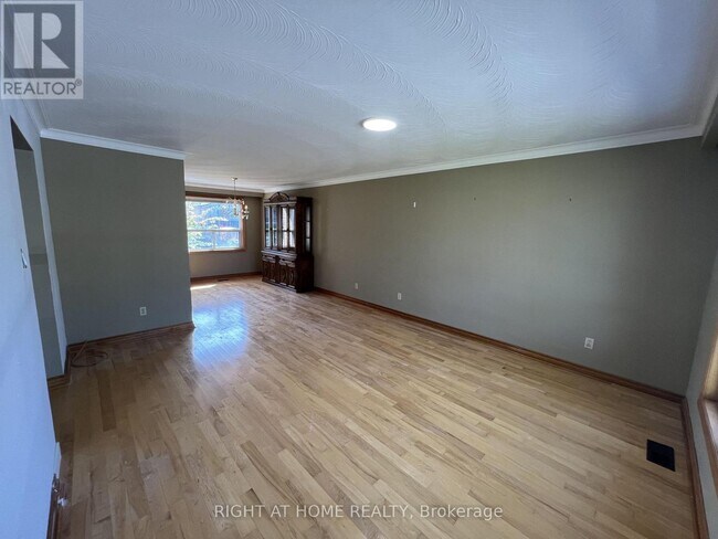 Photo - 9 Dewlane Dr