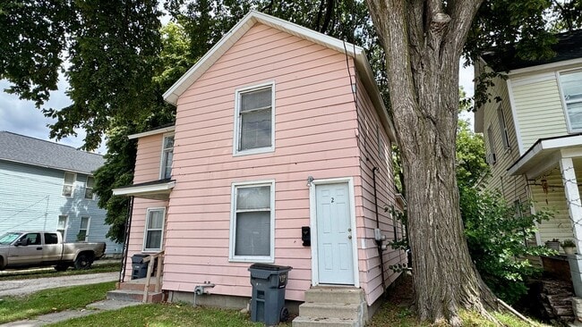 Building Photo - 1242 Alpine Ave NW Unit Apt 2