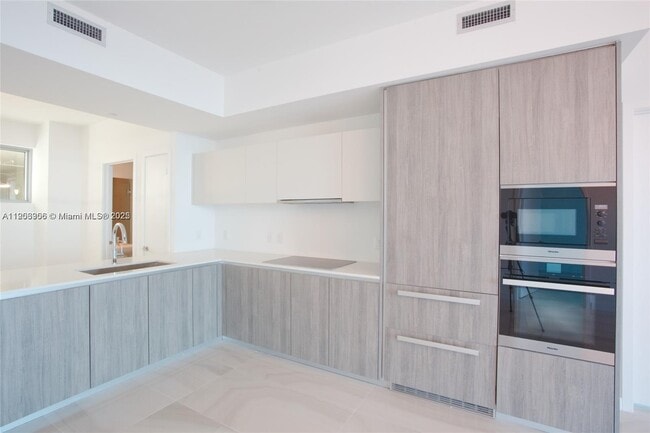 Photo - 2900 NE 7th Ave Unidad 1703