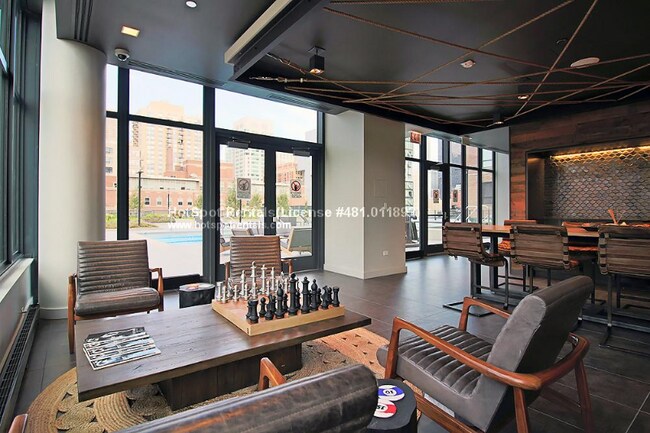 Photo - 151 W Superior St