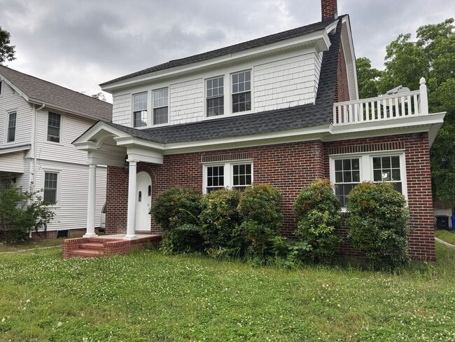 Welcome to this charming home in Portsmout... - Welcome to this charming home in Portsmout...