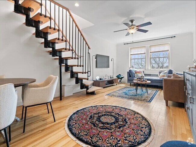 Building Photo - 1496 Beacon St Unit 6 Rental
