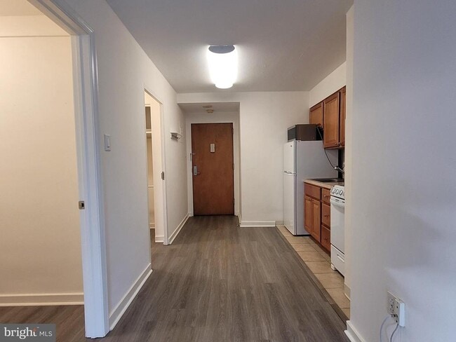 Building Photo - 604 S Washington Square Unit 1801