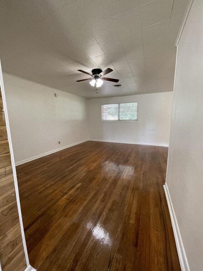 Photo - 1004 Oak Dr