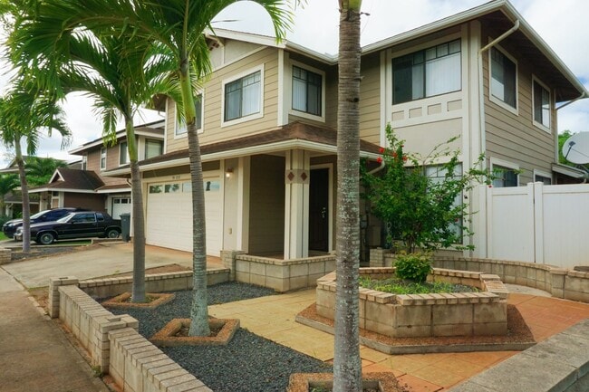Building Photo - Centrally located Waipahu Single Family Home!